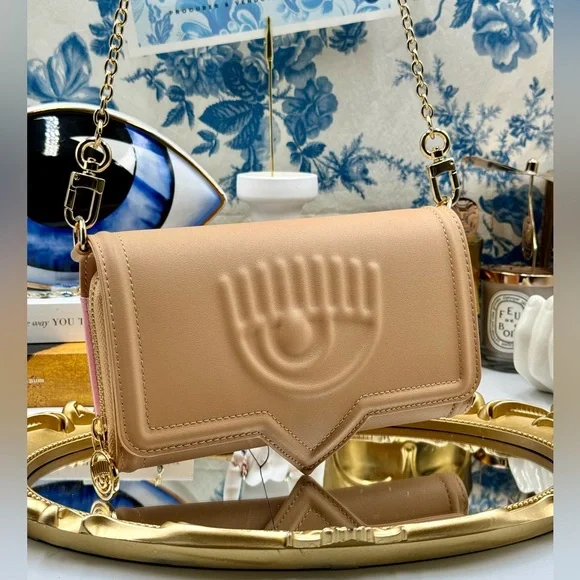 🆕 CHIARA FERRAGNI 🧿 NWOB Eyelike Motif Chain Linked Wallet on Chain, Nude